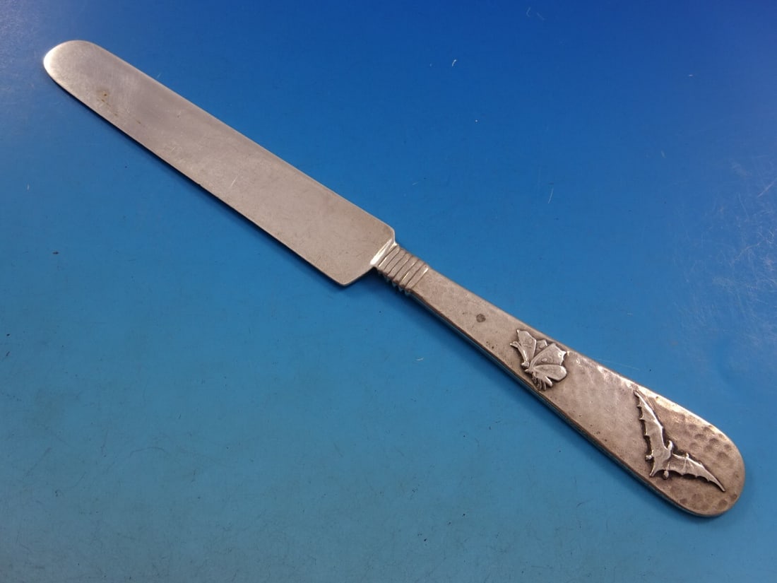 Shiebler Hammered Sterling Silver Tea Knife 8" Bat Butterfly Design: Shiebler Hammered Sterling Silver Tea Knife 8" Bat Butterfly Design This exquisite 8" tea knife from the renowned Shiebler brand showcases a stunning hammered and applied design. Crafted from high-qua