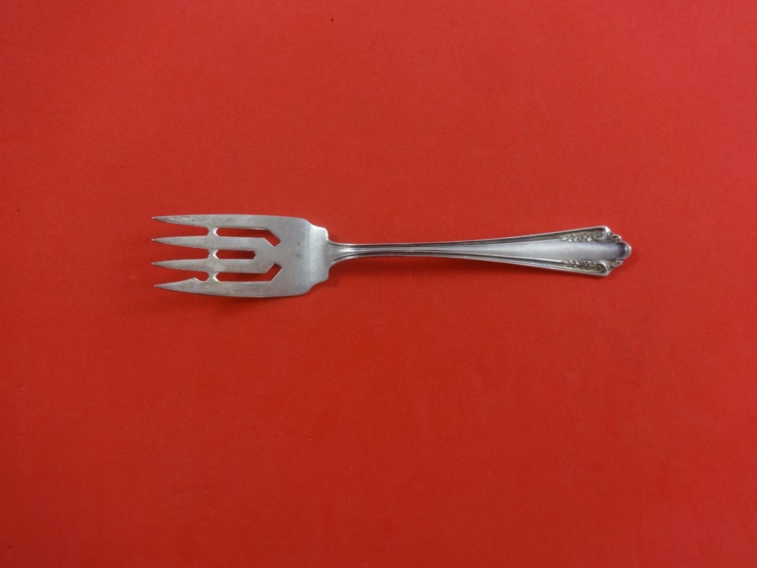 Alvin Shenandoah Sterling Silver Salad Fork 5 7/8 Inch: Alvin Shenandoah Sterling Silver Salad Fork 5 7/8 Inch This exquisite Shenandoah salad fork by Alvin is crafted from high-quality sterling silver, combining elegance with functionality. Measuring 5 7/