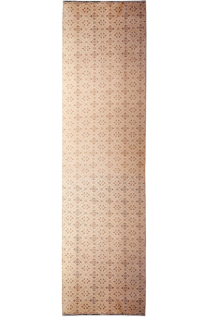 5' x 18' Contemporary Gallery Wide Runner Light Gray Wool: 5' x 18' Contemporary Gallery Wide Runner Light Gray Wool Free continental US Shipping Transform your large spaces with this exceptional 5' x 18' Gallery Wide Runner, designed to make a striking visua