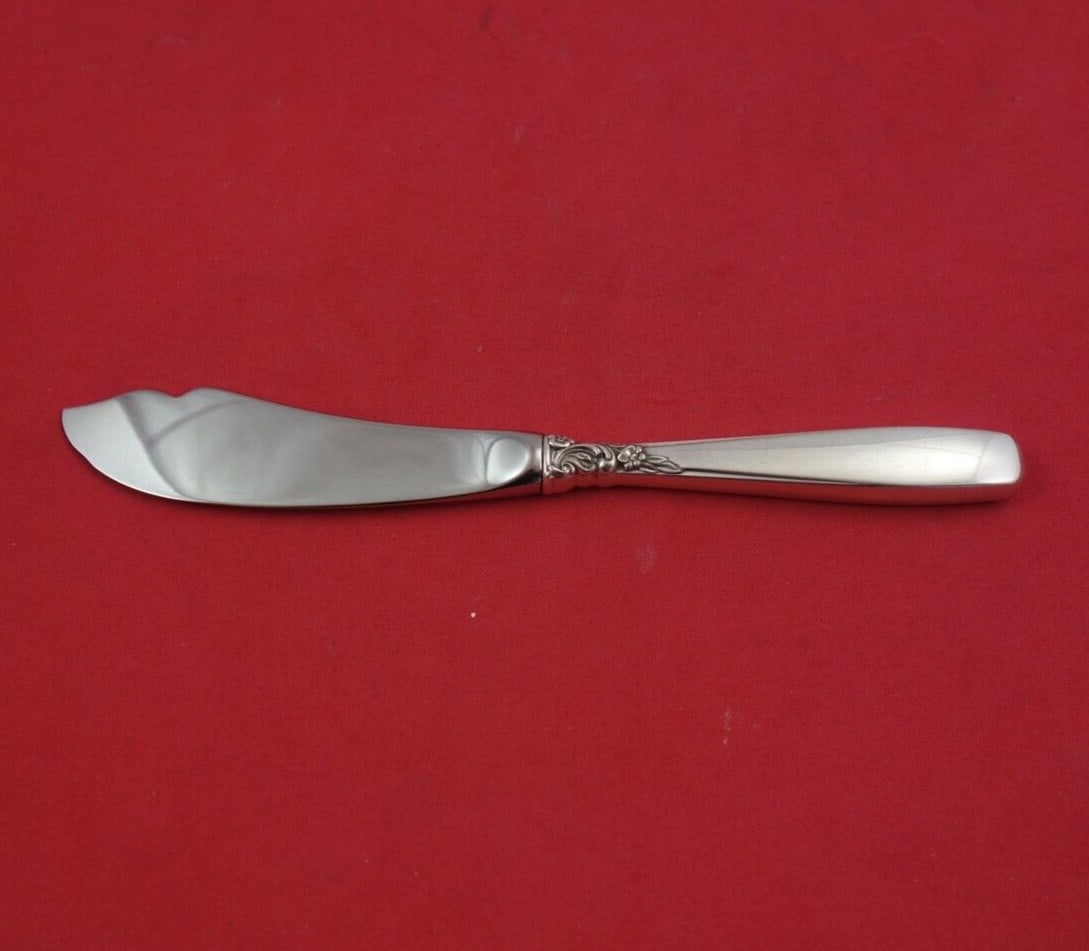 Lunt Starfire Sterling Silver Master Butter Knife 6 3/4 in Hollow Handle: Lunt Starfire Sterling Silver Master Butter Knife 6 3/4 in Hollow Handle This exquisite knife features the classic Starfire pattern by Lunt, crafted from high-quality sterling silver. The master butte