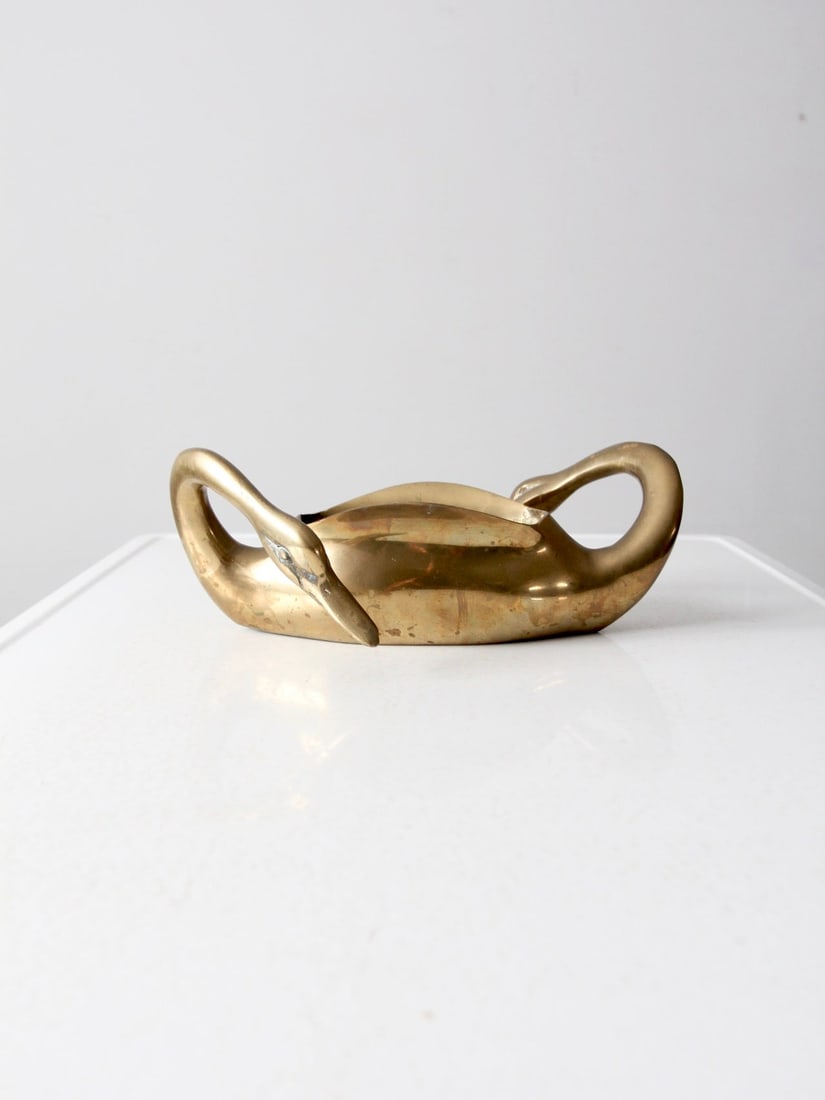 Vintage Mid-Century Brass Double-Headed Swan Planter Vase: Vintage Mid-Century Brass Double-Headed Swan Planter Vase This exquisite mid-century solid brass double-headed swan planter vase showcases elegantly curved swan necks that extend from a central basin,