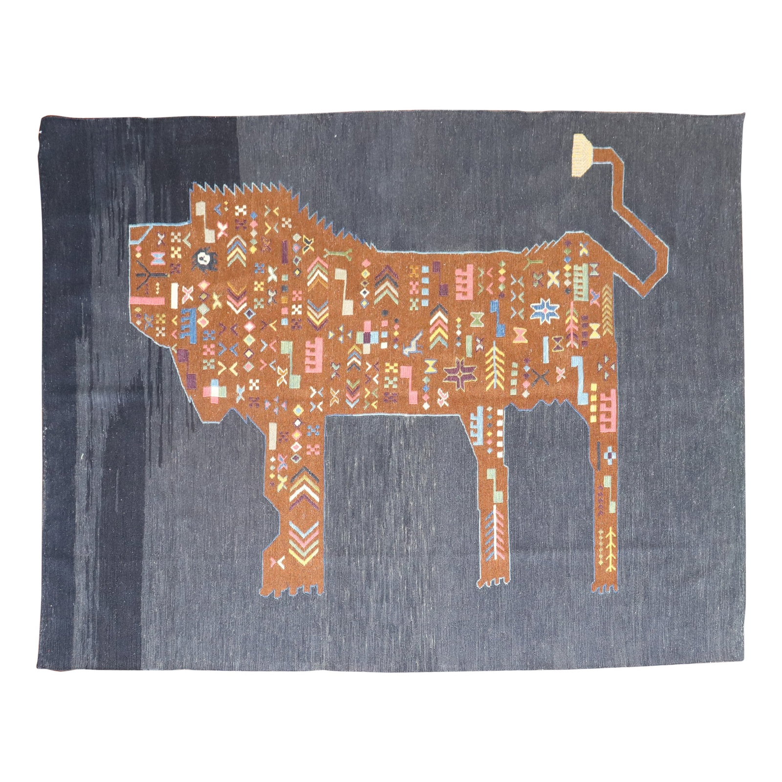 Persian Lion Wool Kilim Late 20th Century 61 x 77: Persian Lion Wool Kilim Late 20th Century 61 x 77 This stunning Persian Lion Kilim showcases a striking design featuring a lion set against a striated black and grey background. Crafted from high-qual