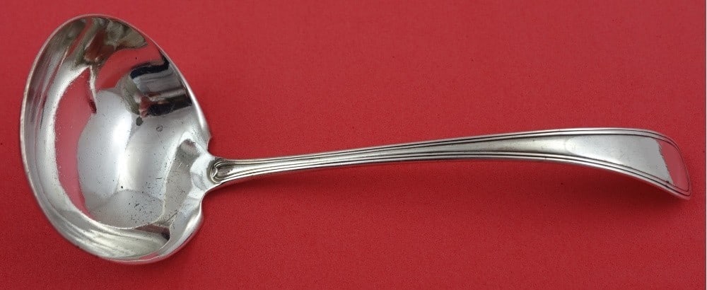 Gorham Hamilton Sterling Silver Gravy Ladle Vintage 6 3/8 Inch: Gorham Hamilton Sterling Silver Gravy Ladle Vintage 6 3/8 Inch Presenting a vintage sterling silver gravy ladle from the Hamilton pattern by Gorham, measuring 6 3/8 inches. This exquisite piece, craft