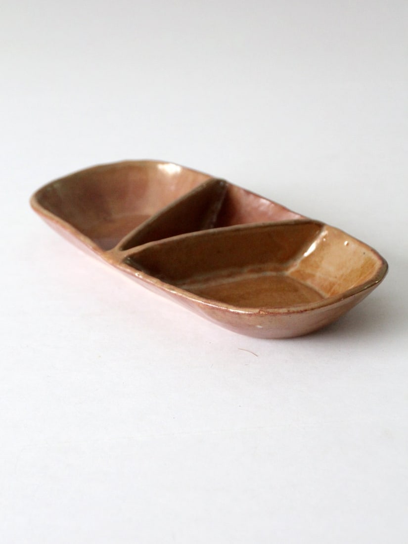 Handmade Vintage Studio Pottery Divided Tray with Brown Glaze: Handmade Vintage Studio Pottery Divided Tray with Brown Glaze This vintage studio pottery divided tray is a stunning handmade piece that showcases the artistry of its creator. The oval dish is adorned