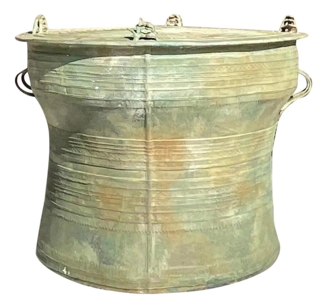 Vintage Boho Bronze Rain Drum Table from Southeast Asia: Vintage Boho Bronze Rain Drum Table from Southeast Asia Discover this exquisite vintage Boho side table, featuring a chic bronze drum design adorned with intricate details. Its stunning all-over patin