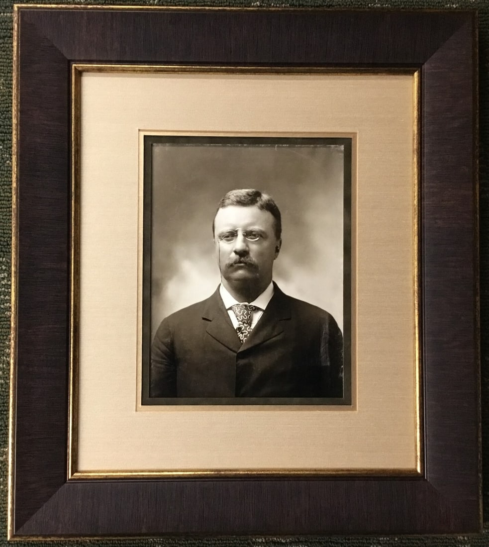 Theodore Roosevelt Custom Framed 9x7 Photograph Portrait: Theodore Roosevelt Custom Framed 9x7 Photograph Portrait This custom framed photograph features President Theodore Roosevelt, who served from 1901 to 1909. The portrait captures Roosevelt's leadership