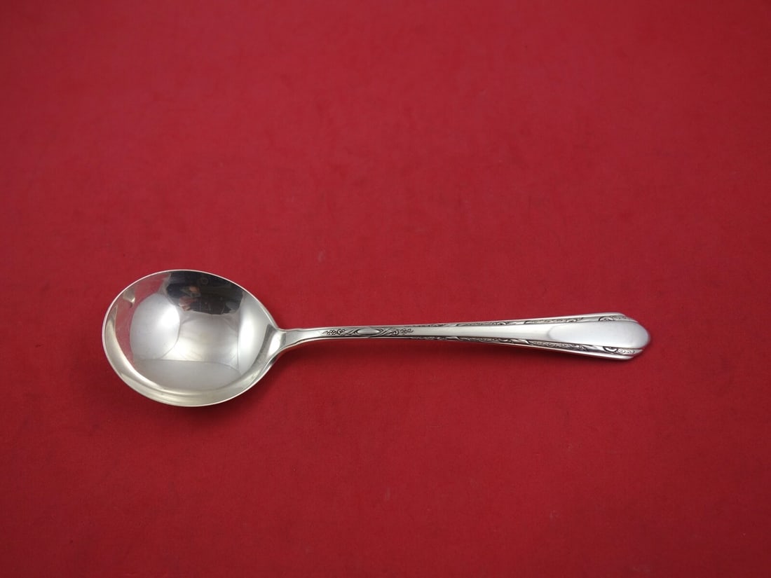 Towle Sterling Silver Chased Diana Gumbo Spoon 7.25 Inches: Towle Sterling Silver Chased Diana Gumbo Spoon 7.25 Inches Indulge in a touch of elegance with this exquisite Towle Sterling Silver Gumbo Soup Spoon, featuring the classic Chased Diana pattern. Measur