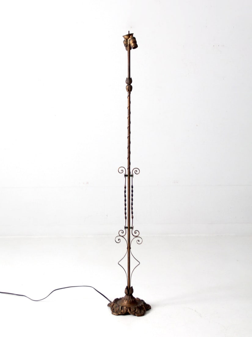 Early 20th Century Art Nouveau Floor Lamp with Decorative Base: Early 20th Century Art Nouveau Floor Lamp with Decorative Base This exquisite early 20th century floor lamp embodies the elegant Art Nouveau style, featuring a beautifully decorative base adorned with