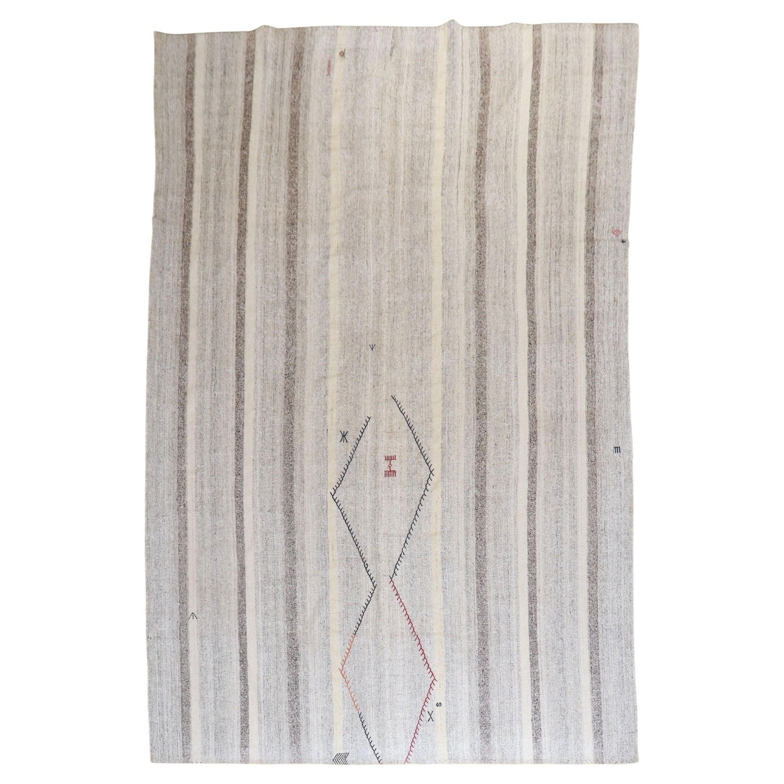 Mid-Century Modern Hand-Knotted Gray Turkish Kilim 7'5" x 12'5": Mid-Century Modern Hand-Knotted Gray Turkish Kilim 7'5" x 12'5" Discover the Zabihi Collection Primitive Abstract Gray Vintage Turkish Kilim, a stunning mid-century modern piece that showcases the art