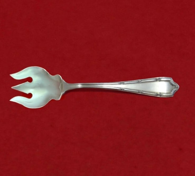 Alvin Francis I Sterling Silver Ice Cream Fork Chantilly 5 3/4" Custom: Alvin Francis I Sterling Silver Ice Cream Fork Chantilly 5 3/4" Custom Indulge in a touch of elegance with this Francis I by Alvin Sterling Silver Ice Cream Fork, crafted in the exquisite Chantilly st