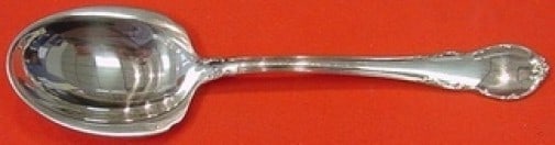 Lunt Sterling Silver Sugar Spoon Modern Victorian 5 7/8 Inch: Lunt Sterling Silver Sugar Spoon Modern Victorian 5 7/8 Inch This exquisite sugar spoon features the Modern Victorian pattern, crafted by Lunt in sterling silver. Measuring 5 7/8 inches, this spoon sh