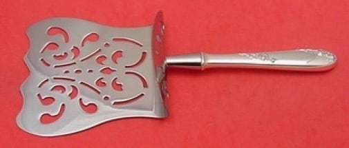 Lunt Sweetheart Rose Sterling Silver 9 Inch Asparagus Server: Lunt Sweetheart Rose Sterling Silver 9 Inch Asparagus Server Presenting the Sweetheart Rose Asparagus Server, a stunning piece by Lunt crafted from high-quality sterling silver. This elegant serving p