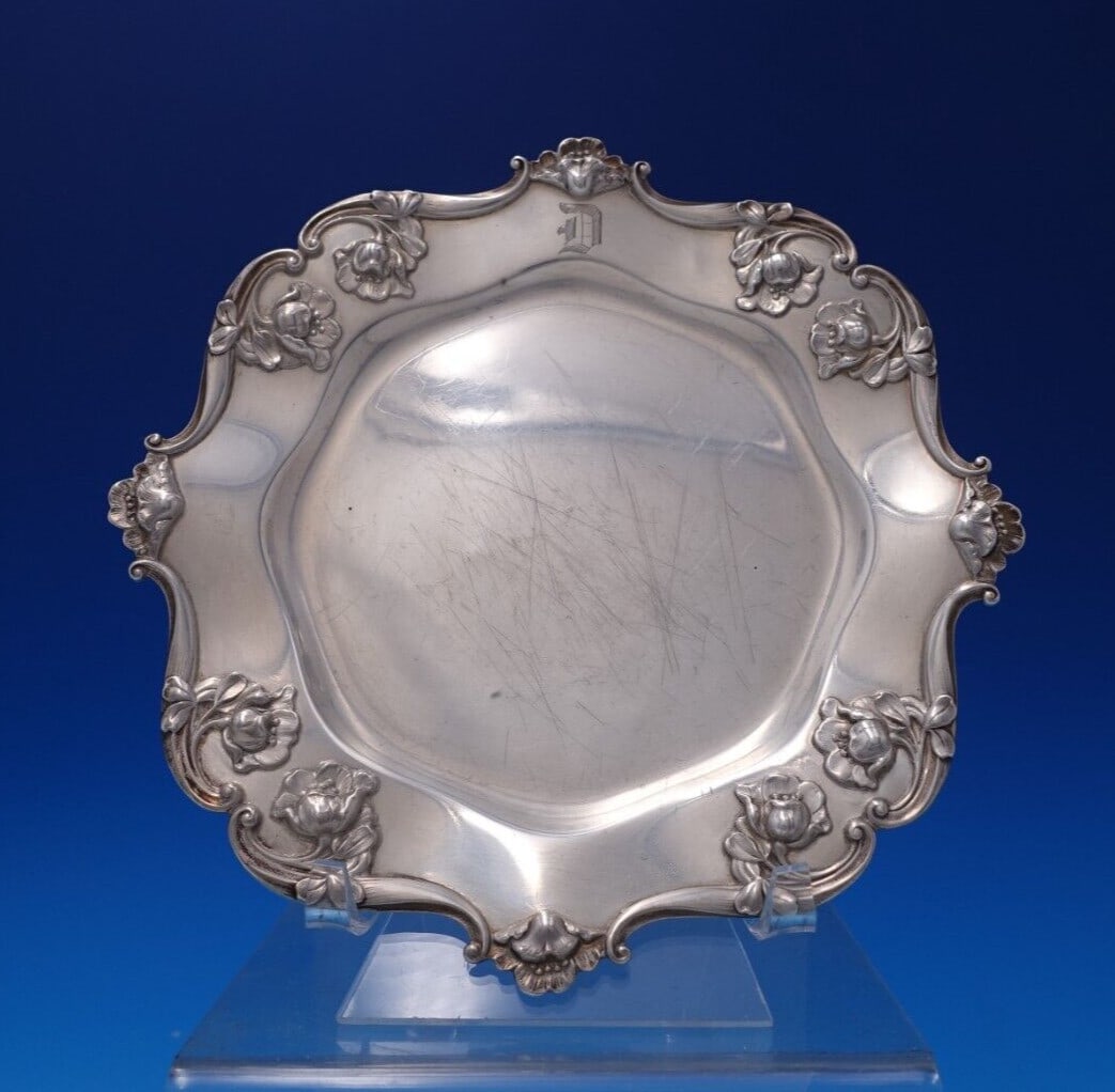 Reed and Barton Les Cinq Fleurs Sterling Silver Dessert Plate 7 inch 6.0 ozt Monogrammed: Reed and Barton Les Cinq Fleurs Sterling Silver Dessert Plate 7 inch 6.0 ozt Monogrammed This exquisite dessert plate features the beautiful "Les Cinq Fleurs" pattern by Reed and Barton, crafted from