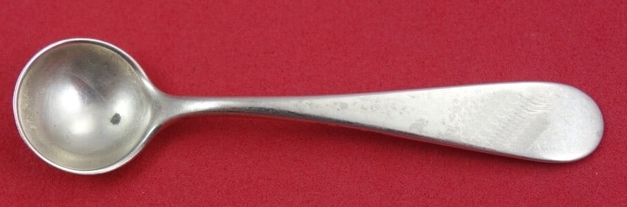 Jacobi & Jenkins Sterling Silver Salt Spoon 2 5/8 Inch Plain Rounded: Jacobi & Jenkins Sterling Silver Salt Spoon 2 5/8 Inch Plain Rounded This elegant salt spoon by Jacobi & Jenkins is crafted from high-quality sterling silver, measuring 2 5/8 inches in length. The