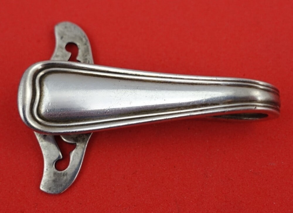 Gorham Old French Sterling Silver Napkin Clip 1 1/2" Pierced: Gorham Old French Sterling Silver Napkin Clip 1 1/2" Pierced Elevate your dining experience with this exquisite Old French Napkin Clip by Gorham, crafted from high-quality sterling silver. This piece
