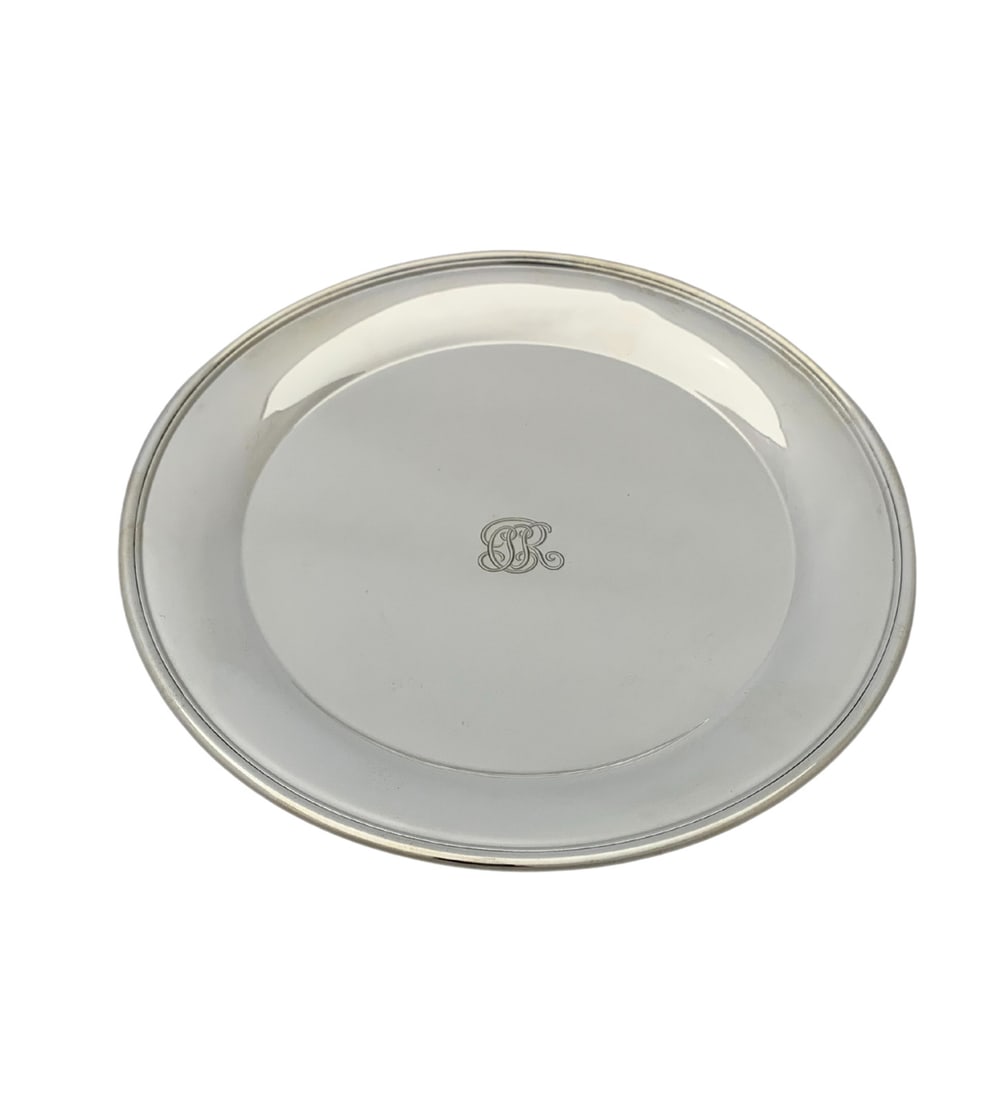 Tiffany & Co 925 Sterling Silver Monogrammed Round Plate 8.25 Inches: Tiffany & Co 925 Sterling Silver Monogrammed Round Plate 8.25 Inches This elegant Tiffany & Co. round plate showcases a modern and simplistic design, crafted from high-quality 925 sterling silver. The