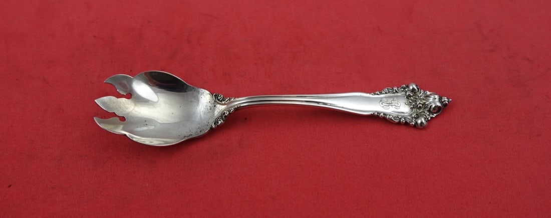 Reed and Barton La Splendide Sterling Silver Ice Cream Fork 5 5/8'': Reed and Barton La Splendide Sterling Silver Ice Cream Fork 5 5/8'' Presenting the exquisite La Splendide ice cream fork by Reed and Barton, crafted from fine sterling silver. This pre-owned fork, mea