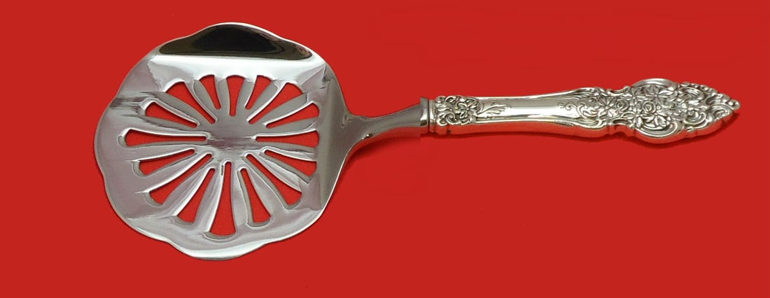 Reed and Barton Vienna Sterling Silver Custom Tomato Server 8.5": Reed and Barton Vienna Sterling Silver Custom Tomato Server 8.5" Crafted by Reed and Barton, this exquisite Vienna pattern tomato server is made of high-quality sterling silver. The server features a