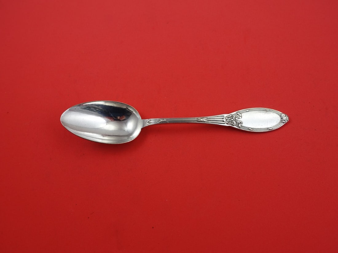 Boulenger Marie Antoinette Silverplate 7" Soup Dessert Spoon: Boulenger Marie Antoinette Silverplate 7" Soup Dessert Spoon This exquisite 7" place soup or dessert spoon, crafted by Boulenger, is part of the Marie Antoinette collection. Made of silverplate, this