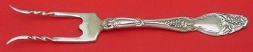 Cloeta International Sterling Silver Baked Potato Fork 7 Inch Custom Design: Cloeta International Sterling Silver Baked Potato Fork 7 Inch Custom Design This exquisite Cloeta serving fork, crafted by International Sterling, is designed specifically for baked potatoes. Measurin