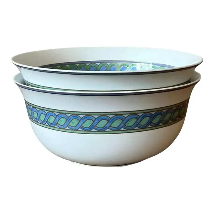 Pair of Torsada Silverplate Salad Bowls with Twist Rim Design: Pair of Torsada Silverplate Salad Bowls with Twist Rim Design This pair of vintage Christofle "Torsada" salad bowls features the signature twist pattern along the rim, showcasing the brand's renowned