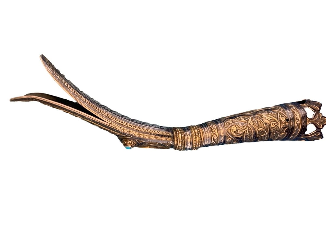 Victorian Russian Niello 84 Silver Tussie Mussie with Crocodile Handle: Victorian Russian Niello 84 Silver Tussie Mussie with Crocodile Handle This exquisite Russian Niello 84 Silver Tussie Mussie features a striking crocodile/serpent handle adorned with turquoise eyes. D