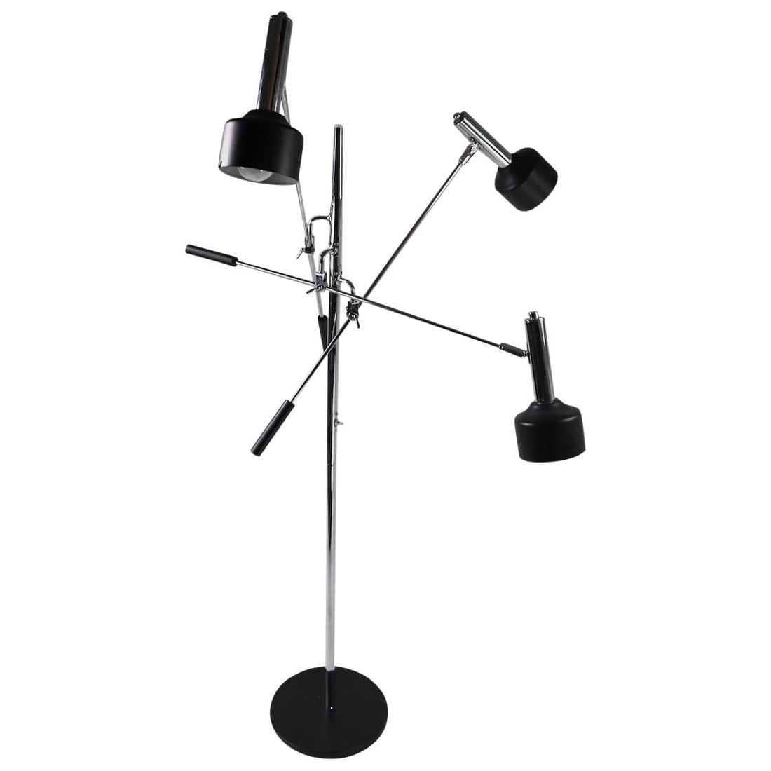 Robert Sonneman Triennale Adjustable Three-Arm Floor Lamp Black Chrome: Robert Sonneman Triennale Adjustable Three-Arm Floor Lamp Black Chrome Illuminate your space with the iconic Triennale Three-Arm Floor Lamp designed by Robert Sonneman, a classic piece from the 1970s.