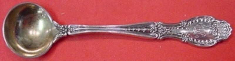 Tiffany & Co Richelieu Sterling Silver Salt Spoon Master 3 5/8 Inch: Tiffany & Co Richelieu Sterling Silver Salt Spoon Master 3 5/8 Inch Introducing the exquisite Richelieu salt spoon from Tiffany & Co., crafted in sterling silver. This master salt spoon measures 3 5/8