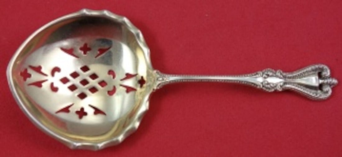 Towle Old Colonial Sterling Silver Nut Spoon 4 1/2 Gold Washed Slotted Decorated: Towle Old Colonial Sterling Silver Nut Spoon 4 1/2 Gold Washed Slotted Decorated This exquisite Old Colonial nut spoon from Towle showcases a stunning design and high-quality craftsmanship. Measuring