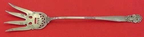 Towle Georgian Sterling Silver Lettuce Fork Fancy Pierced 9 3/8 inches: Towle Georgian Sterling Silver Lettuce Fork Fancy Pierced 9 3/8 inches This exquisite lettuce fork from the renowned Georgian pattern by Towle is crafted from high-quality sterling silver. Measuring 9