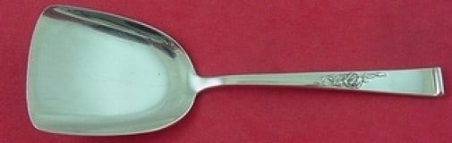 Reed and Barton Classic Rose Sterling Silver Nut Spoon 5 Inch Shovel Design: Reed and Barton Classic Rose Sterling Silver Nut Spoon 5 Inch Shovel Design Presenting the Classic Rose Sterling Silver Nut Spoon by Reed and Barton, a stunning serving spoon crafted in the post-1940