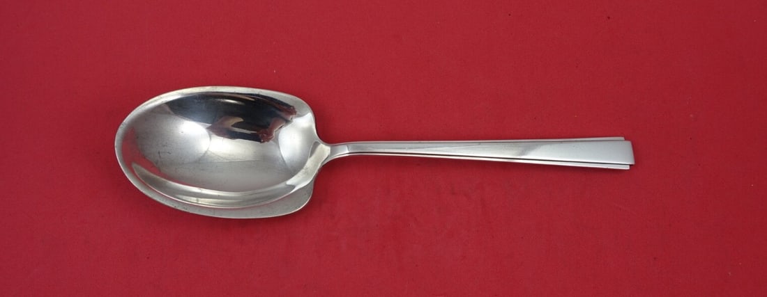 Lunt Modern Classic Sterling Silver Casserole Spoon 7.5 Inches: Lunt Modern Classic Sterling Silver Casserole Spoon 7.5 Inches This exquisite casserole spoon from the Modern Classic pattern by Lunt is a timeless piece crafted from high-quality sterling silver. Mea