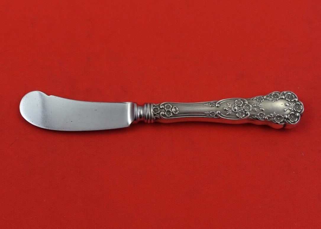 Gorham Buttercup Sterling Silver Butter Spreader Hollow Handle 6 1/8": Gorham Buttercup Sterling Silver Butter Spreader Hollow Handle 6 1/8" This exquisite butter spreader features the elegant Buttercup pattern by Gorham. Crafted from high-quality sterling silver, this p