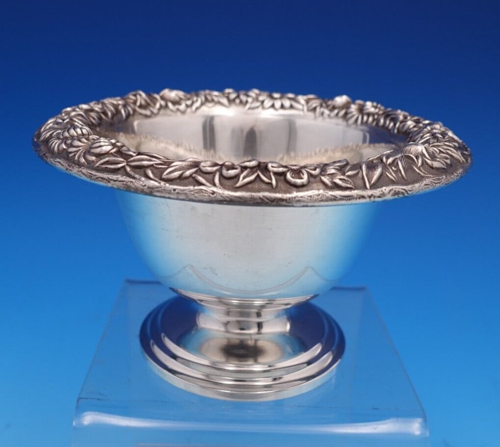 Kirk Repousse Sterling Silver Dip Dish 3 x 5 5oz Floral Design: Kirk Repousse Sterling Silver Dip Dish 3 x 5 5oz Floral Design This exquisite dip dish showcases the timeless artistry of Kirk's Repousse pattern, renowned for its intricate floral design crafted thro
