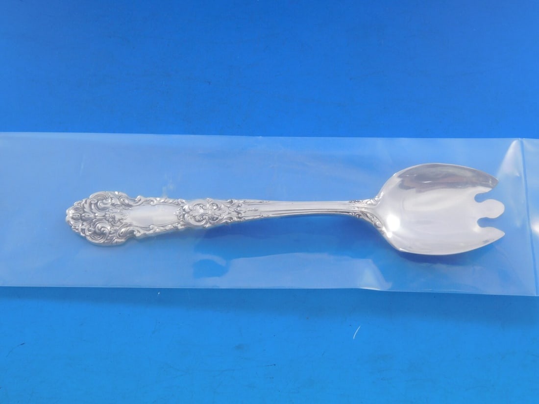 Reed and Barton French Renaissance Sterling Silver Dessert Fork: Reed and Barton French Renaissance Sterling Silver Dessert Fork This exquisite dessert fork from Reed & Barton features the elegant French Renaissance pattern, a true embodiment of fine craftsmanship.