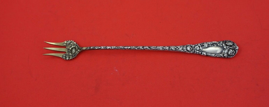 Durgin Chrysanthemum Sterling Silver Gold Washed Pickle Fork 7 1/4": Durgin Chrysanthemum Sterling Silver Gold Washed Pickle Fork 7 1/4" This exquisite pickle fork features the elegant Chrysanthemum pattern by Durgin, crafted from high-quality sterling silver. The long