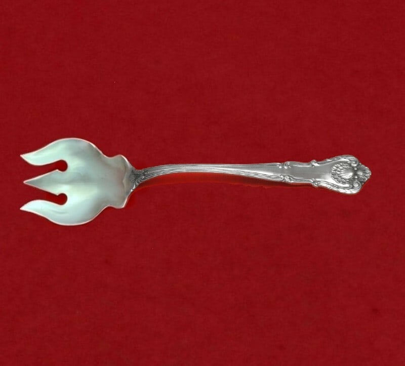 Durgin Sterling Silver Ice Cream Fork New Queens Chantilly Style Custom Made: Durgin Sterling Silver Ice Cream Fork New Queens Chantilly Style Custom Made This exquisite ice cream fork from Durgin, crafted in sterling silver, showcases the elegant New Queens pattern in a Chanti