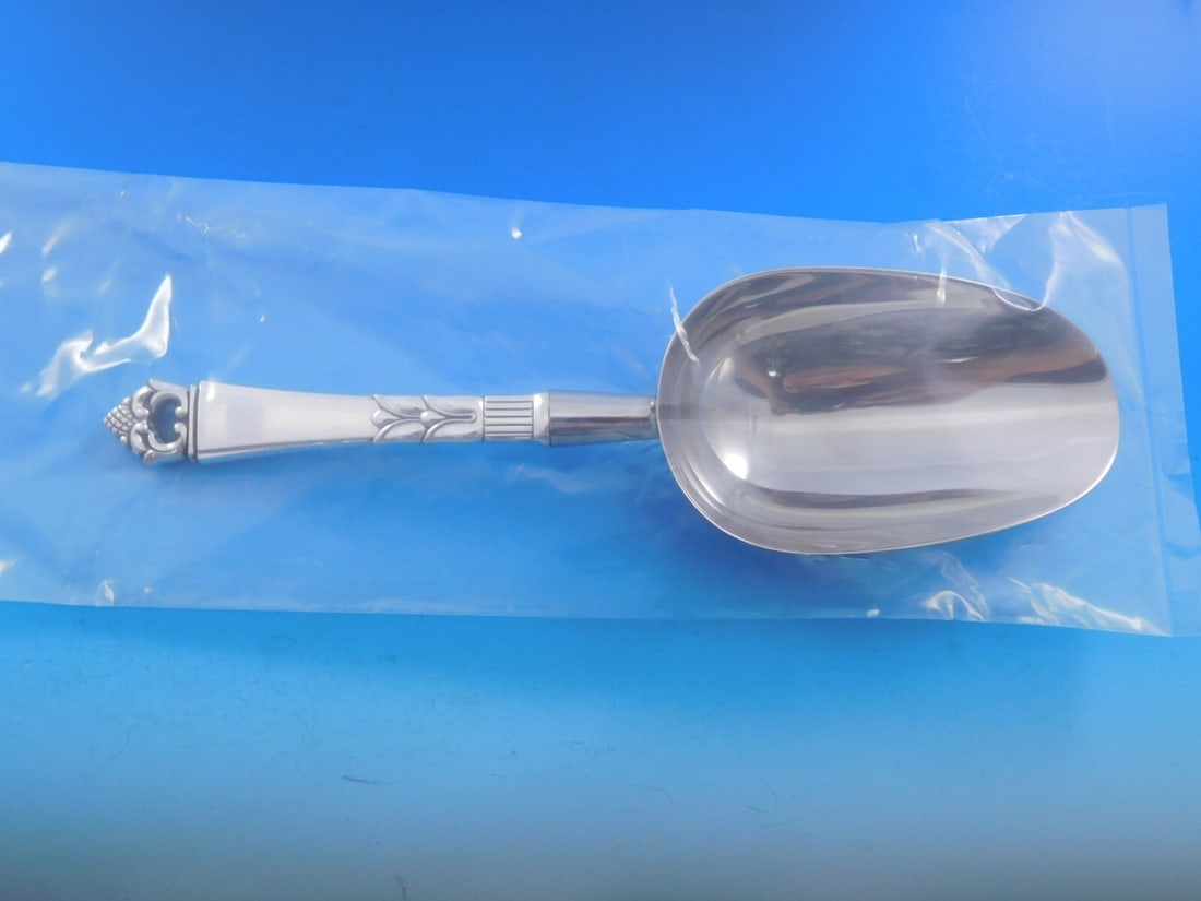 Frigast Danish Crown Sterling Silver Ice Scoop Custom Made 9 1/4 in: Frigast Danish Crown Sterling Silver Ice Scoop Custom Made 9 1/4 in This exquisite ice scoop from Frigast, crafted in sterling silver, showcases the elegant Danish Crown pattern. Designed for function