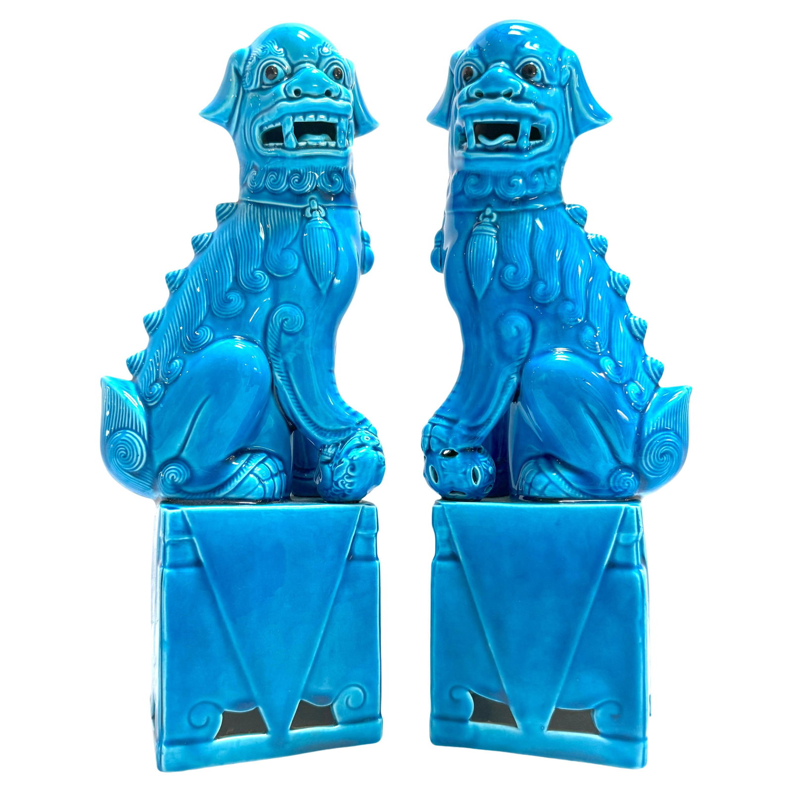 20th Century Chinese Export Turquoise Foo Dogs Set of 2: 20th Century Chinese Export Turquoise Foo Dogs Set of 2 This impressive pair of Chinese export porcelain foo dogs, crafted in the 20th century, showcases exquisite craftsmanship and cultural symbolism