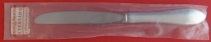 Reed and Barton 9 Inch Pointed Antique Sterling Silver Knife: Reed and Barton 9 Inch Pointed Antique Sterling Silver Knife This exquisite 9" regular knife from Reed & Barton features the elegant Pointed Antique pattern. Crafted from high-quality sterling silver,