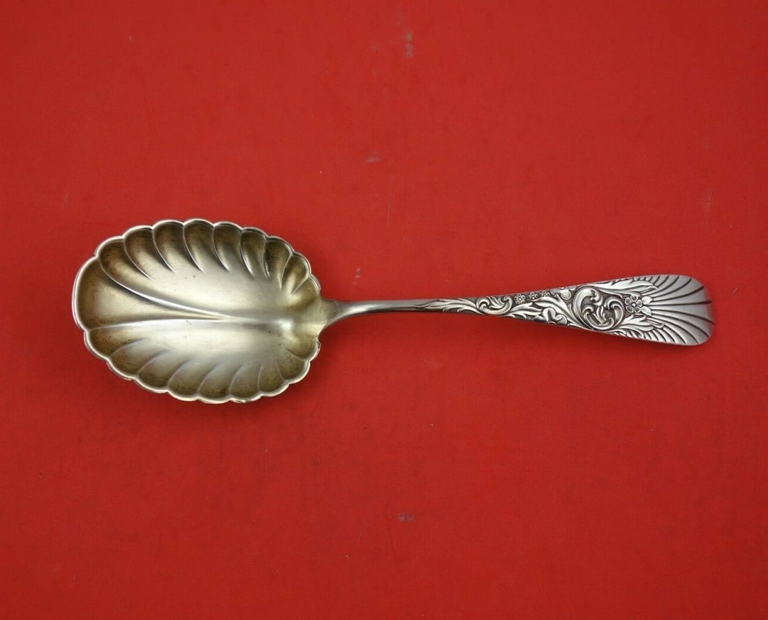 Frank Whiting Palm Sterling Silver Ruffled Berry Spoon 8 1/4": Frank Whiting Palm Sterling Silver Ruffled Berry Spoon 8 1/4" This exquisite serving spoon is a stunning example of the 'Palm' pattern by Frank Whiting. Crafted from high-quality sterling silver, this