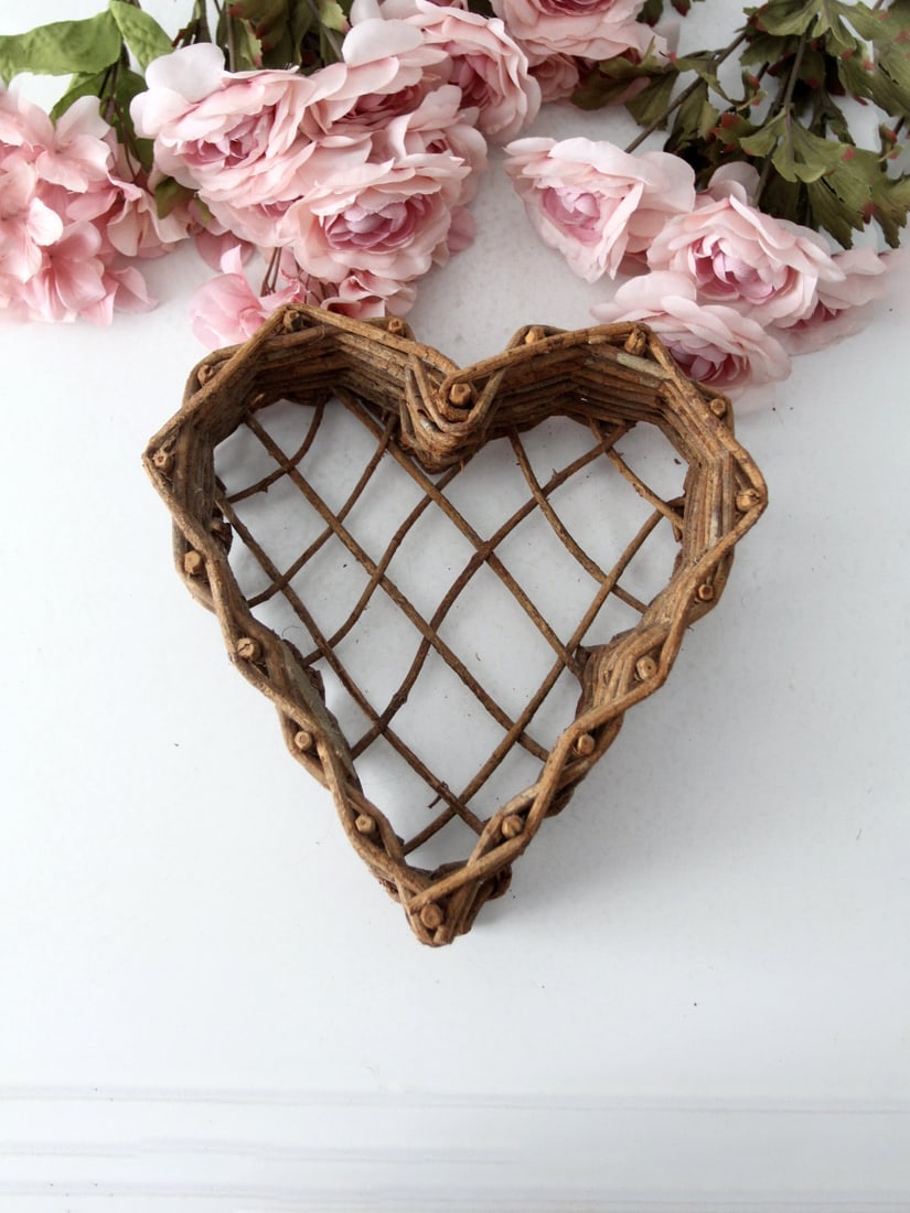 Charming Vintage Heart-Shaped Twig Basket 11x11x4 (1 of 6)