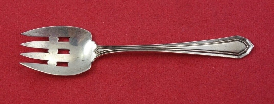 Mount Vernon Sulgrave Sterling Silver Ramekin Fork 4 3/8 Inch: Mount Vernon Sulgrave Sterling Silver Ramekin Fork 4 3/8 Inch Experience elegance with this Sulgrave pattern ramekin fork by Mount Vernon, crafted from high-quality sterling silver. Measuring 4 3/8" i