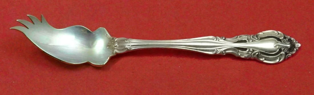 Alvin Vivaldi Sterling Silver Custom Pate Knife 6": Alvin Vivaldi Sterling Silver Custom Pate Knife 6" This exquisite 6" pate knife is crafted in sterling silver, featuring the elegant Vivaldi pattern by Alvin. A custom-made piece, it showcases excepti