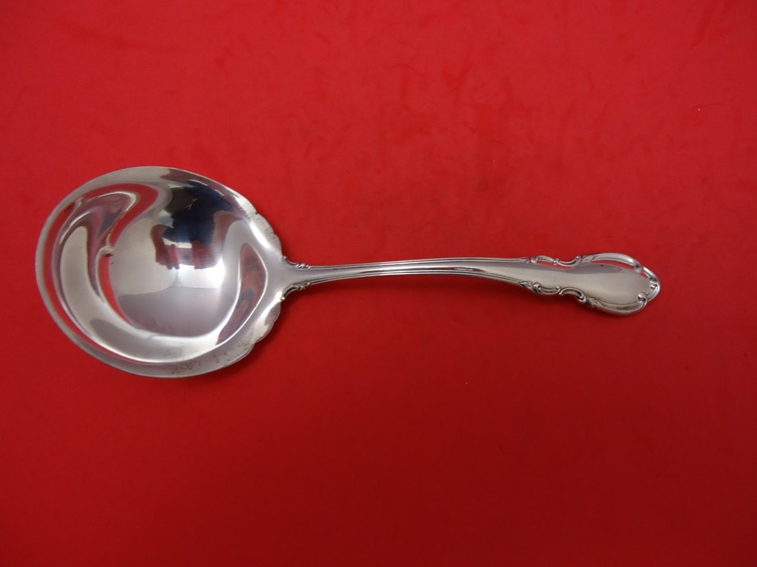 Towle Legato Sterling Silver Gravy Ladle 6 3/8 Inch: Towle Legato Sterling Silver Gravy Ladle 6 3/8 Inch Introducing the Legato by Towle Sterling Silver Gravy Ladle, measuring 6 3/8 inches. This ladle features a beautiful pattern characterized by tradit