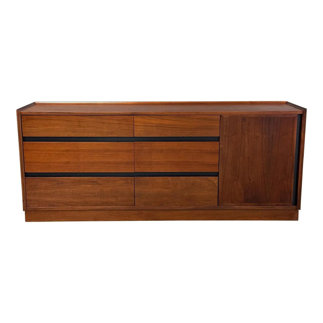 1960s Dillingham Esprit Walnut Dresser Mid Century Modern USA: 1960s Dillingham Esprit Walnut Dresser Mid Century Modern USA This exquisite mid-century modern walnut dresser features a sleek design by Merton Gershun for Dillingham's "Esprit" line. Professionally