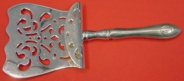 Lunt Mount Vernon Sterling Silver Asparagus Server 8 3/4 Inch: Lunt Mount Vernon Sterling Silver Asparagus Server 8 3/4 Inch This exquisite asparagus server from the Mount Vernon pattern by Lunt is crafted from high-quality sterling silver. It features a custom-m