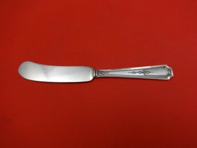 Durgin Colfax Sterling Silver Butter Spreader Flat Handle 5.5 Inches: Durgin Colfax Sterling Silver Butter Spreader Flat Handle 5.5 Inches This exquisite butter spreader features a flat handle design and is crafted from high-quality sterling silver. The piece showcases