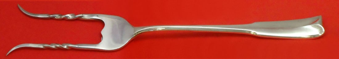 Lunt Sterling Silver Colonial Theme Custom Baked Potato Fork: Lunt Sterling Silver Colonial Theme Custom Baked Potato Fork This exquisite custom-made serving fork is crafted from sterling silver and features the elegant Colonial Theme pattern by Lunt. Measuring