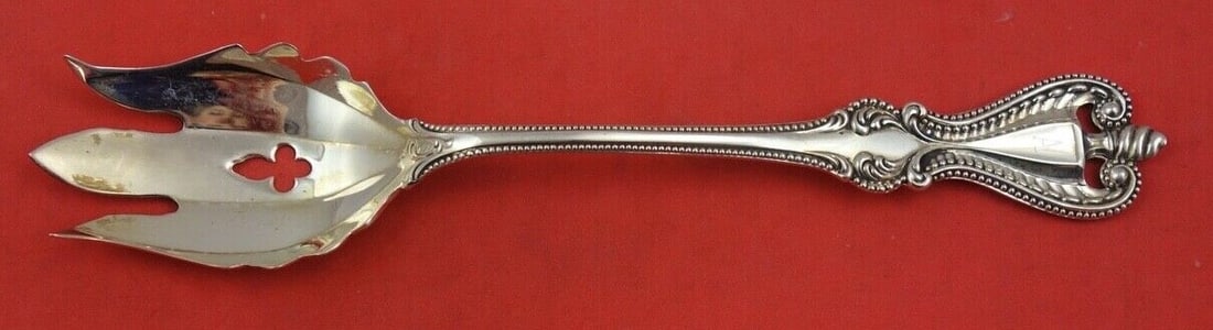 Towle Old Colonial Sterling Silver 3-Tine Serving Fork 8 Inch: Towle Old Colonial Sterling Silver 3-Tine Serving Fork 8 Inch This exquisite serving fork is a custom-made piece from the renowned Towle brand, crafted in sterling silver. Designed in the Old Colonial